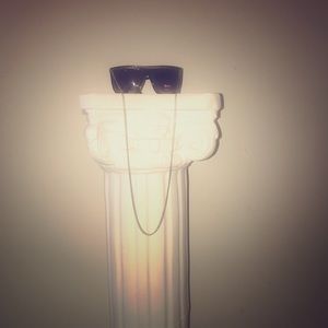 Sunglasses with chain